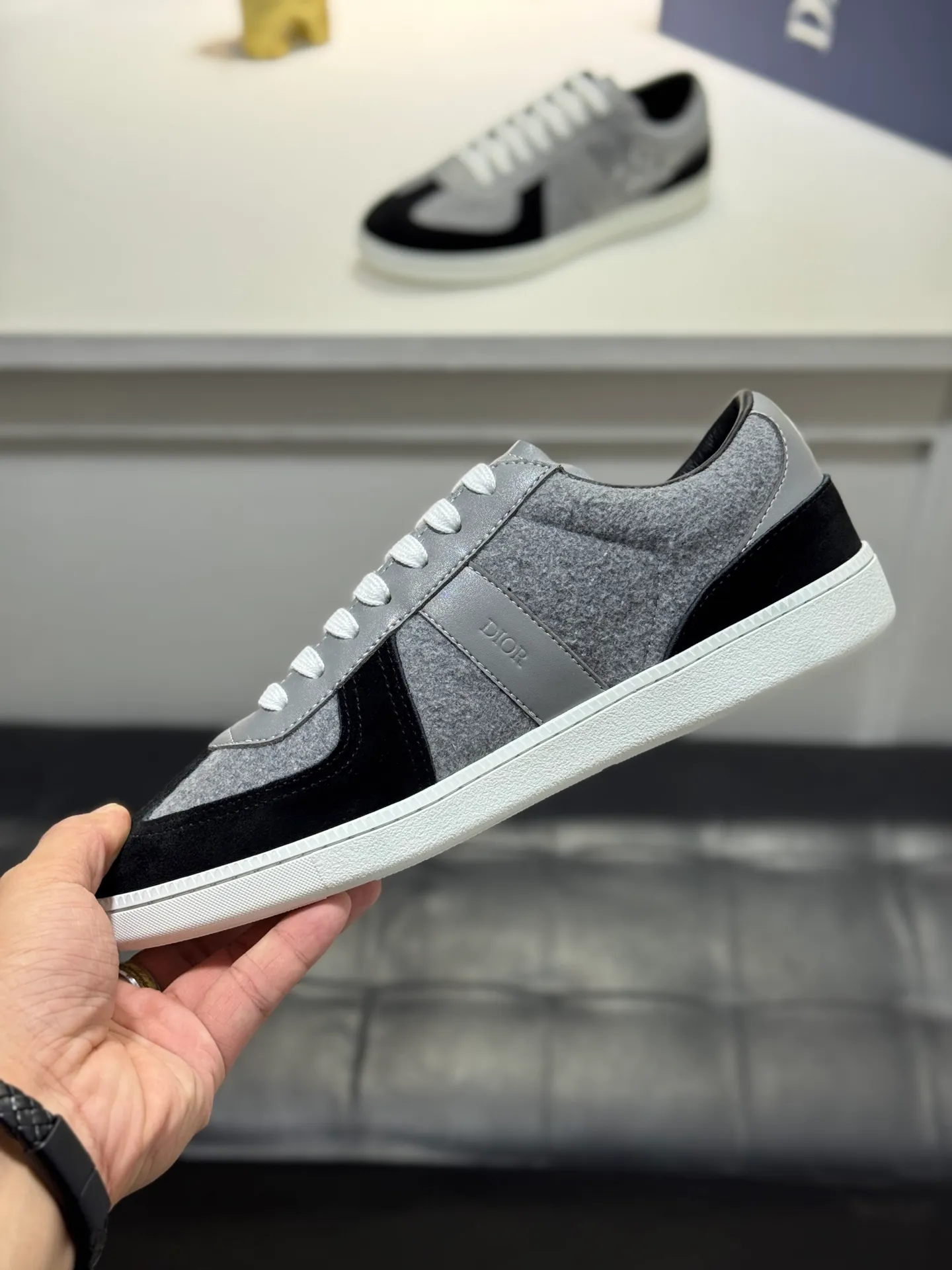 Men's shoes 💰400 [New style] 🎠🎠Dior🔍Top purchasing agent🇮🇹Di's hot model super popular sneakers are synchronized with the new product counters. The uppers are made of original Italian imported cowhide. The logo graphics are perfectly reproduced with complex craftsmanship necessary for fashionistas. The lining of imported soft sheepskin Sole: The original sole is specially provided by the original factory. The exclusive movable molded sole is super comfortable. The original factory follows the order. 🔍🔍Multiple colors are available. You can enter and exit the counter at will. Welcome to compare. A must-have for trendy men. Code number: 38-44 (45 customized